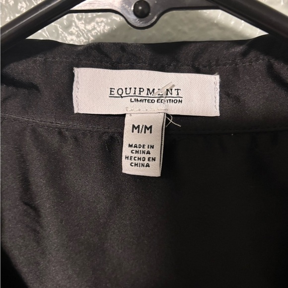 Equipment Signature Long Sleeve Button Down Size Medium - Picture 7 of 7